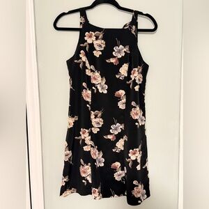 Chic Floral Mini Dress in Black